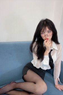 洞洞好饿想吃香肠喝热牛奶